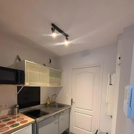 4 Pers Ideal Voyageur Located In Incontournable Rue Faidherbe In Front Of Gare Flandres Appartamento Lilla